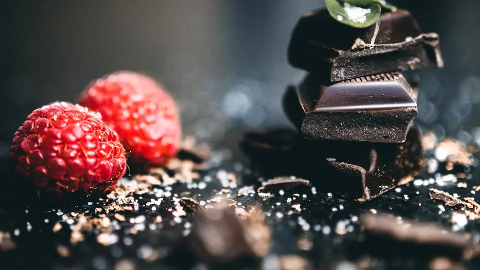Gebroken blokjes pure chocolade